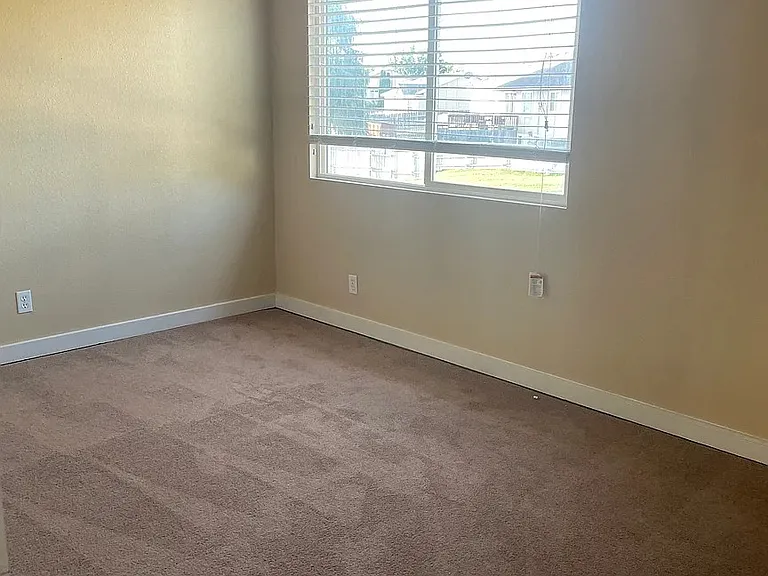 665 Brookside Ct — Photo 9