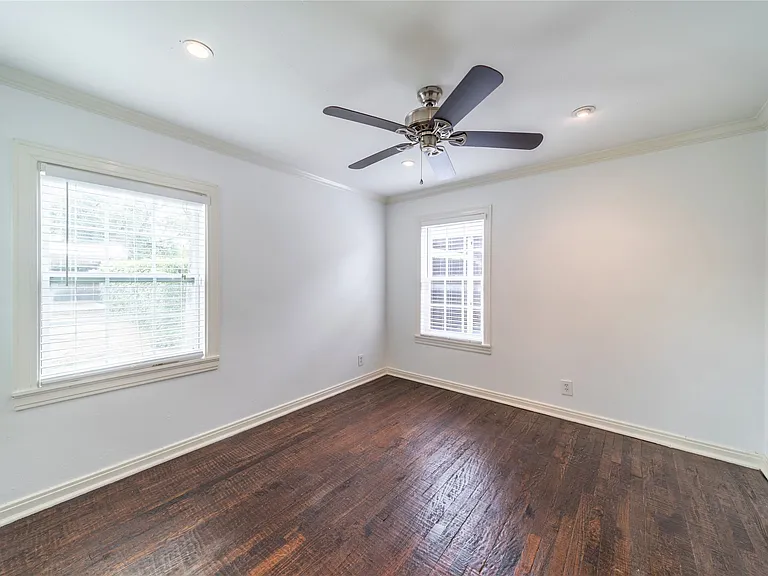 7302 Kenwell St — Photo 9