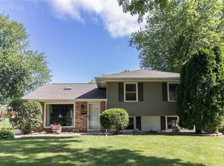 5406 Skyline Dr NW, Cedar Rapids, IA 52405