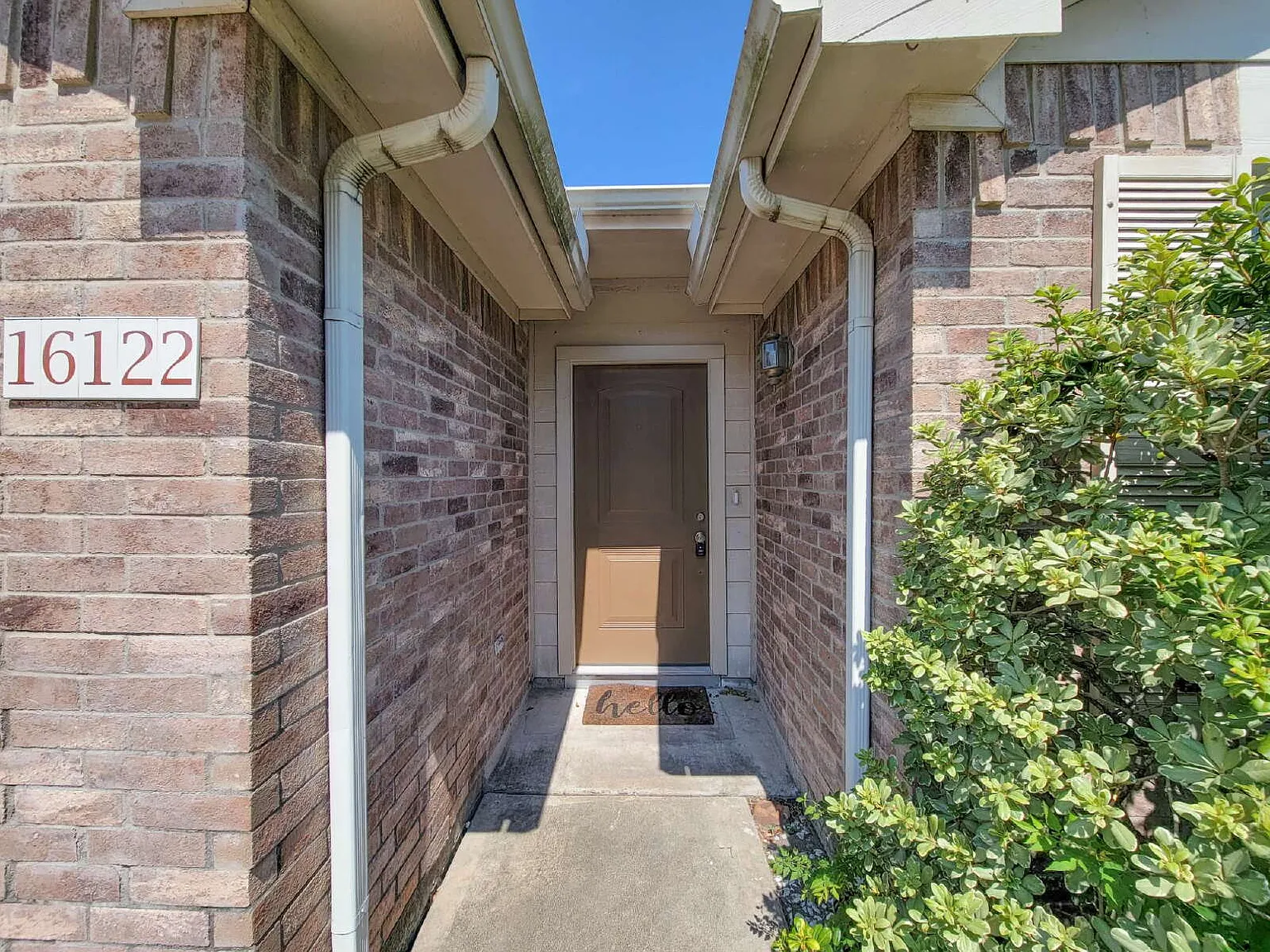 3 bed, 2.0 bath, 1905 sqft, $1,750 — Photo 2