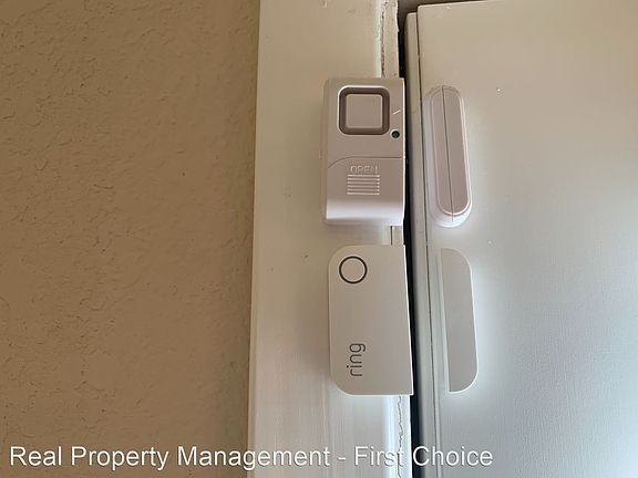 5th image of 903 SW Loudon Dr
