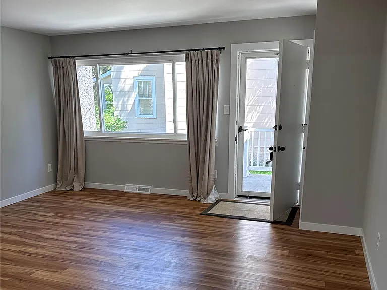 252 N Harvey St #1 — Photo 3