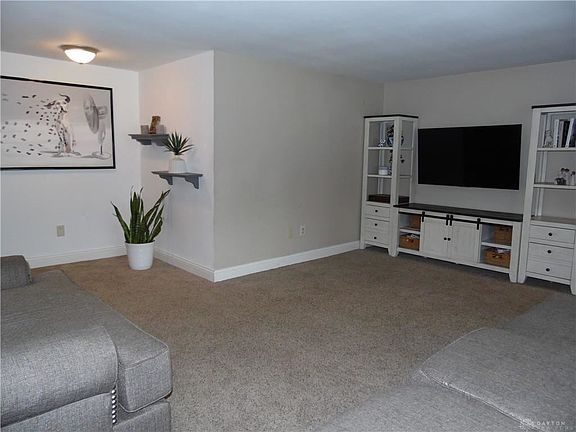 4th image of 750 Rockhill Ave