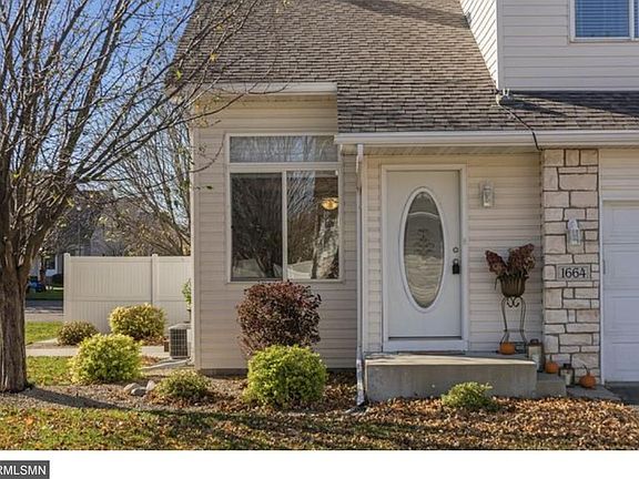 2nd image of 1664 Bedford Ln