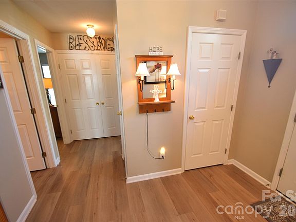 5th image of 6703 Mimosa St