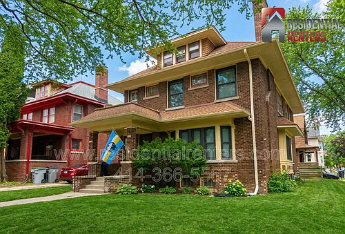 3002 N Frederick Ave Photo 1