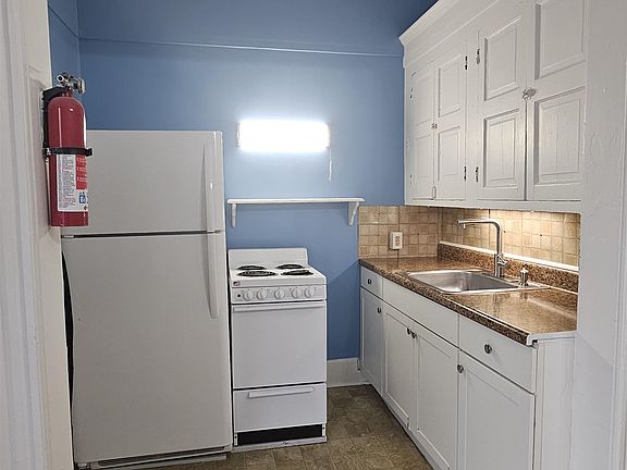 3rd image of 25 Intervale Avenue