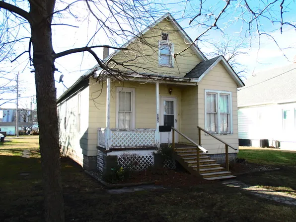 305 S State St, Gibson City, IL 60936