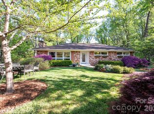 24 Woodcrest Rd, Asheville, NC 28804
