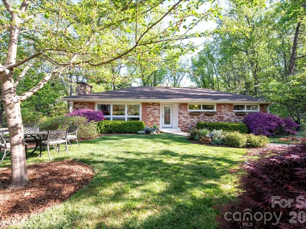 24 Woodcrest Rd, Asheville, NC 28804