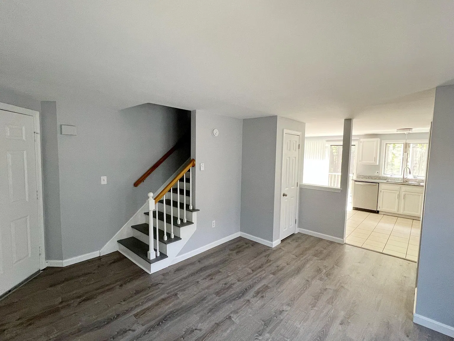 81 University St — Photo 1