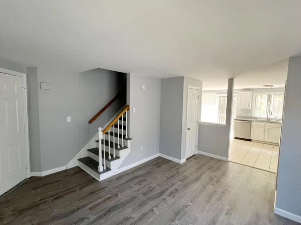 81 University St APT 2, Portland, ME 04103