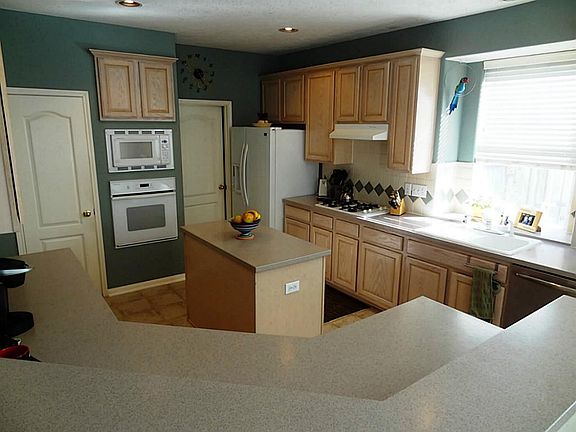 4th image of 114 Greenridge Cir
