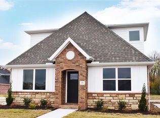 676 N Malbec Rd, Fayetteville, AR 72704