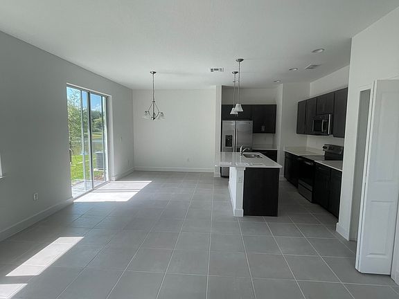 5th image of 1382 Captiva Cv