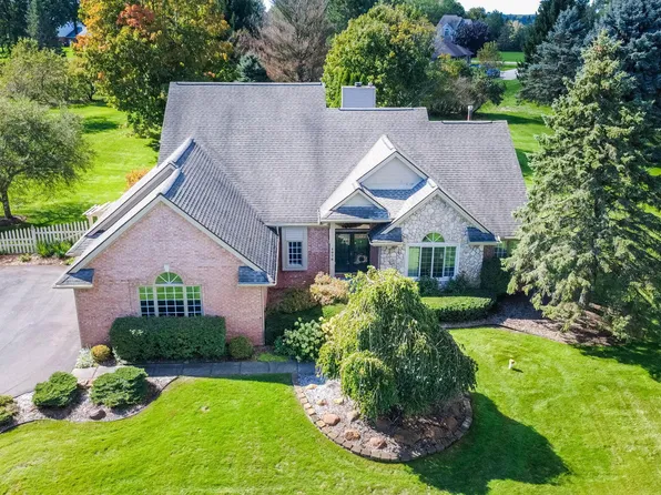 1978 Mayfair Dr, White Lake, MI 48383