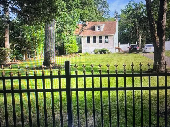 40 Inwood Avenue, Selden, NY 11784