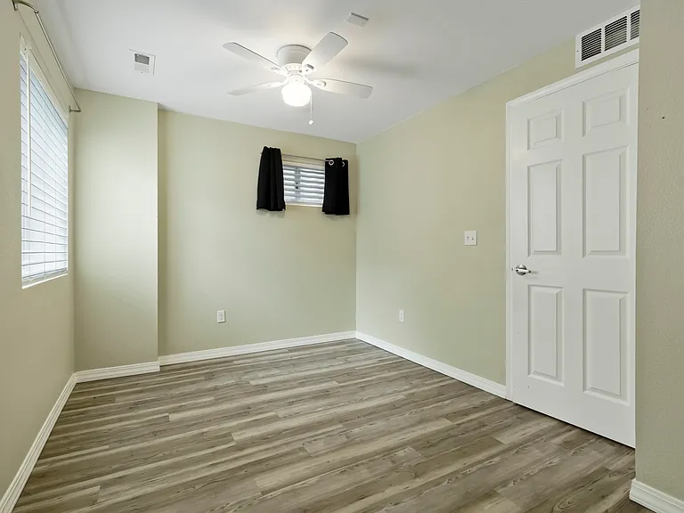 5624 S Yakima St — Photo 17