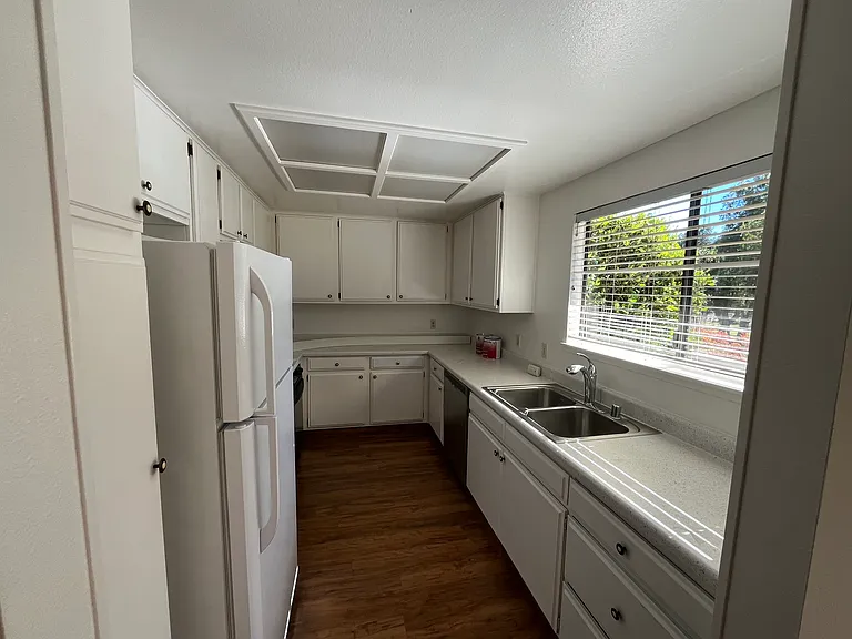 2250 King Ct #14 — Photo 6
