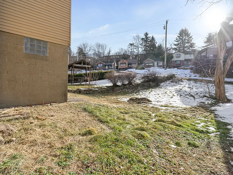 111 Kaplan Avenue — Photo 19