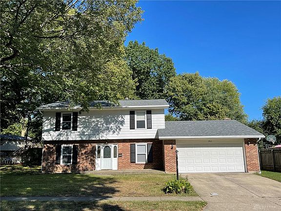 2nd image of 3912 Silver Oak St