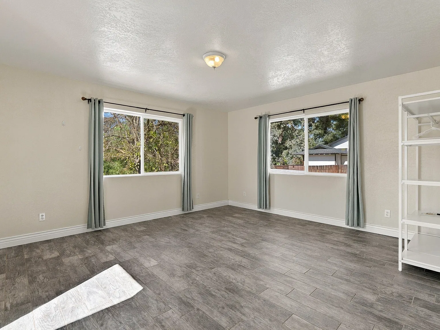 2 bed, 1076 sqft, $2,900 — Photo 4