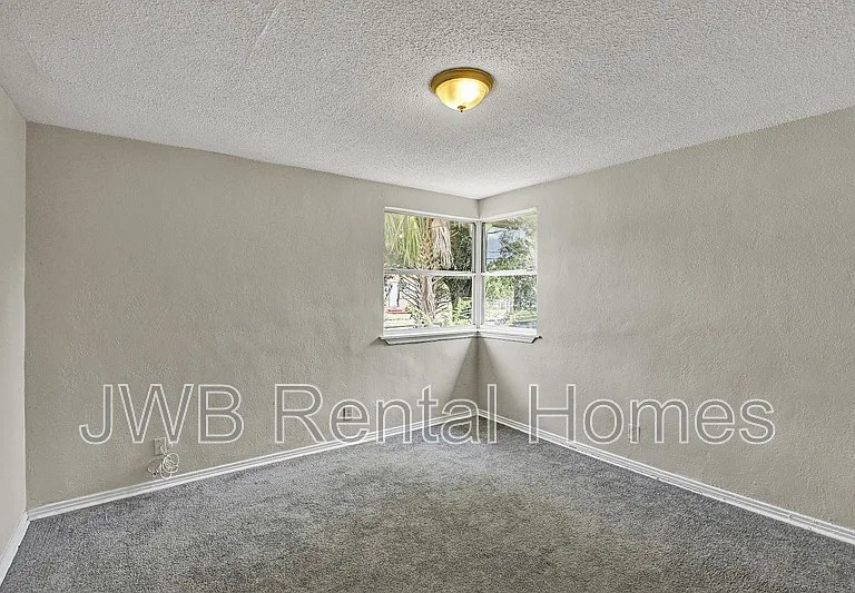 1288 W 28th St — Photo 14