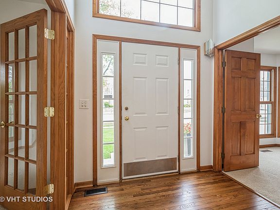 2nd image of 1305 Saint Claire Pl