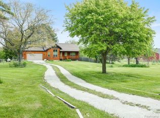 4300 Carrigan Rd, Fort Gratiot, MI 48059