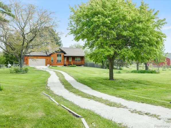 4300 Carrigan Rd, Fort Gratiot, MI 48059