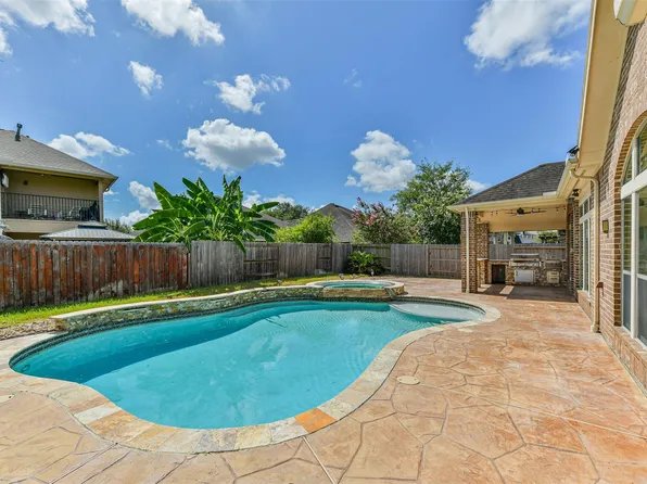 2919 Silhouette Bay Dr, Pearland, TX 77584