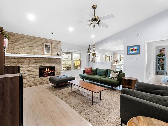 3rd image of 2509 Redleaf Ln