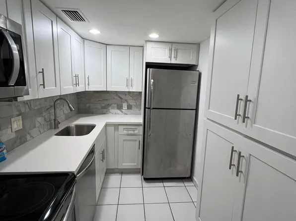 8511 NW 8th St APT 111, Miami, FL 33126