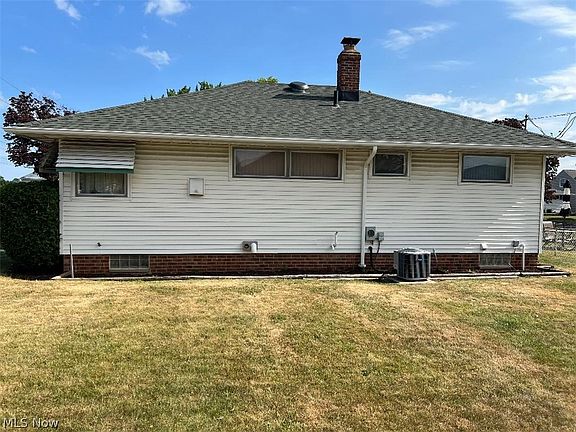 2nd image of 9421 Behrwald Ave