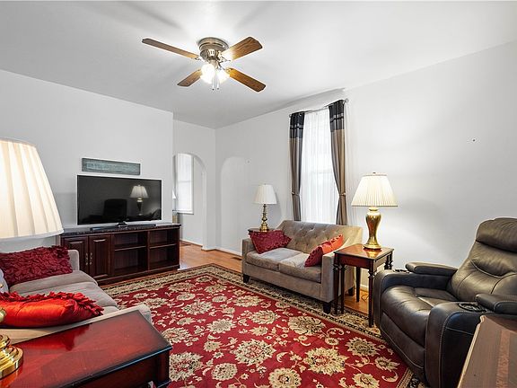 4th image of 2254 Parklyn St