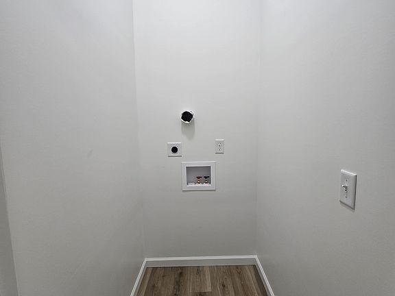 2nd image of 514 Lincoln Way E APT 1