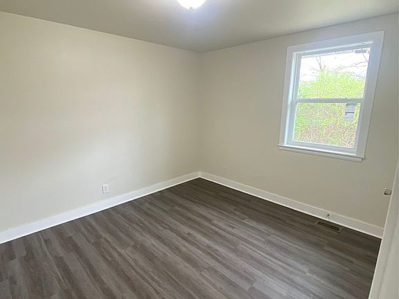 5th image of 7104 White Oak Dr