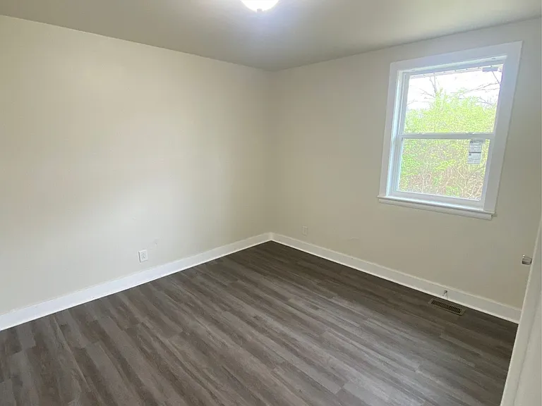 7104 White Oak Dr — Photo 5