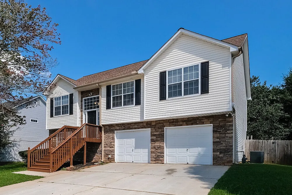 4 bed, 3.0 bath, 1671 sqft, $2,085 — Photo 4