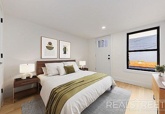 3rd image of 233 Cornelia St #1