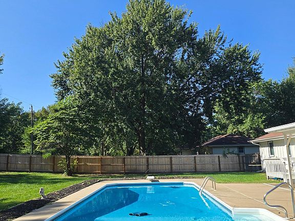 4th image of 2532 SE Alexander Dr