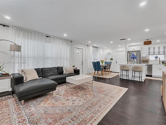 5th image of 2851 Washington St