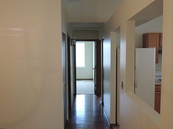 3rd image of 835 Symphony Dr
