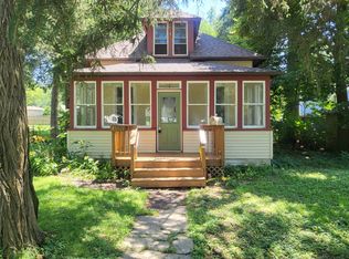 103 Center St, Fox River Grove, IL 60021
