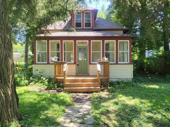 103 Center St, Fox River Grove, IL 60021
