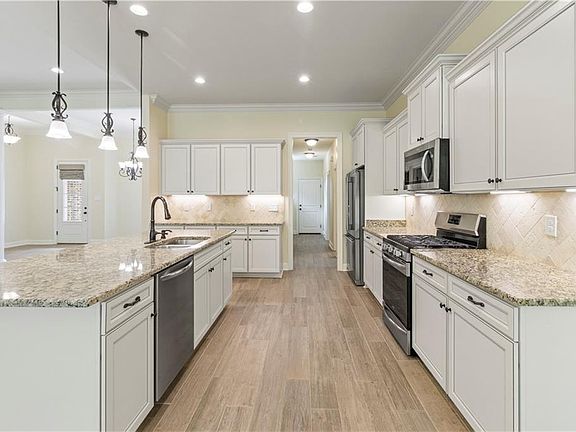 3rd image of 612 Pine Grove Loop