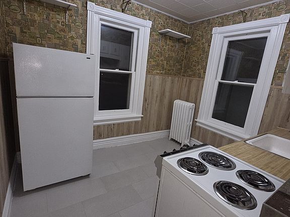 4th image of 229 N West St Floor 2