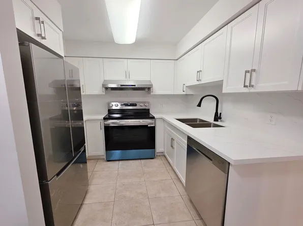 35 Hollywood Ave, Toronto, ON