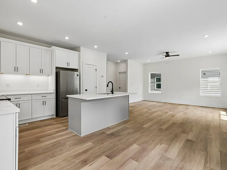1809 Golf Club Rd — Photo 12