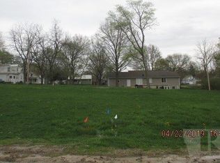 2112 Cliff Rd, Burlington, IA 52601